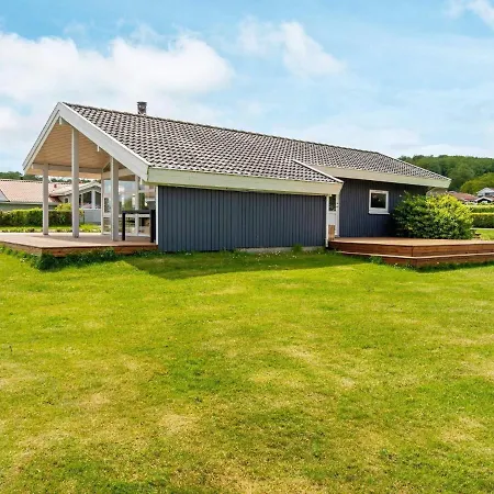 Three-bedroom In Sjolund 4 *